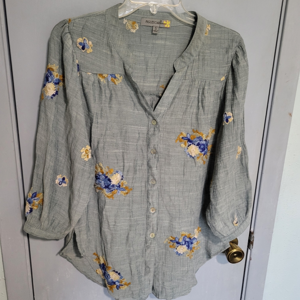 Figueroa & Flower Size Small Button-Front Blouse  Blue & Gold Floral Embroidery